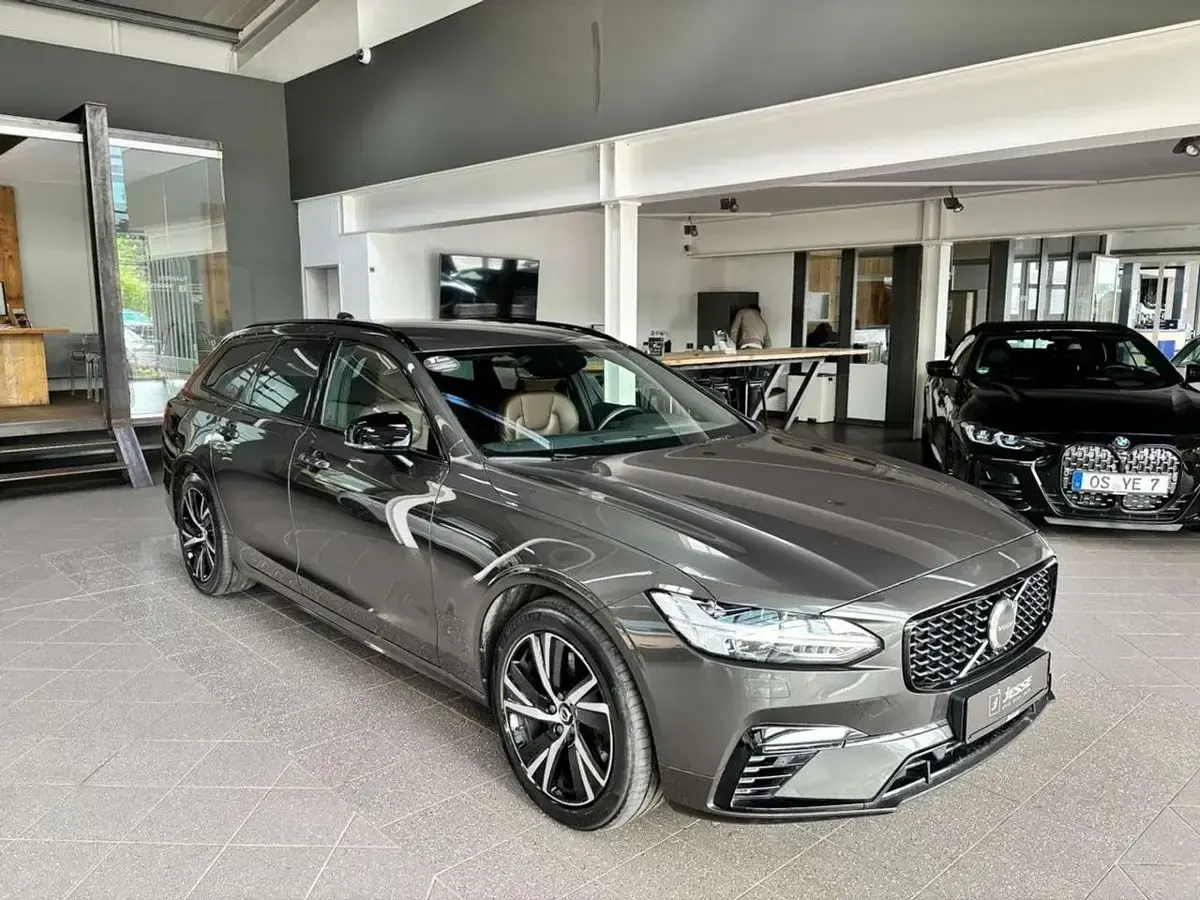 Gebraucht Volvo V90 R-Design 392 PS (288 kW) 2020 Pine grey / metallic (metallic) Kombi