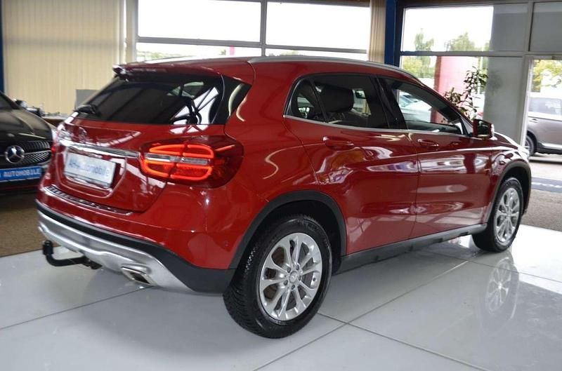 Gebraucht Mercedes GLA200 156 PS (114 kW) 2016 Rot SUV