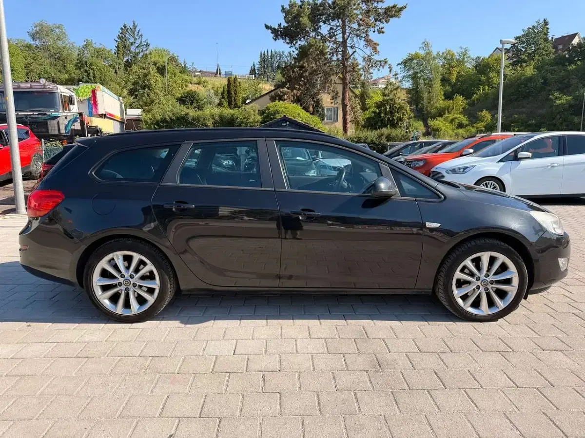 Gebraucht Opel Astra Design Edition 165 PS (121 kW) 2012 Schwarz Kombi