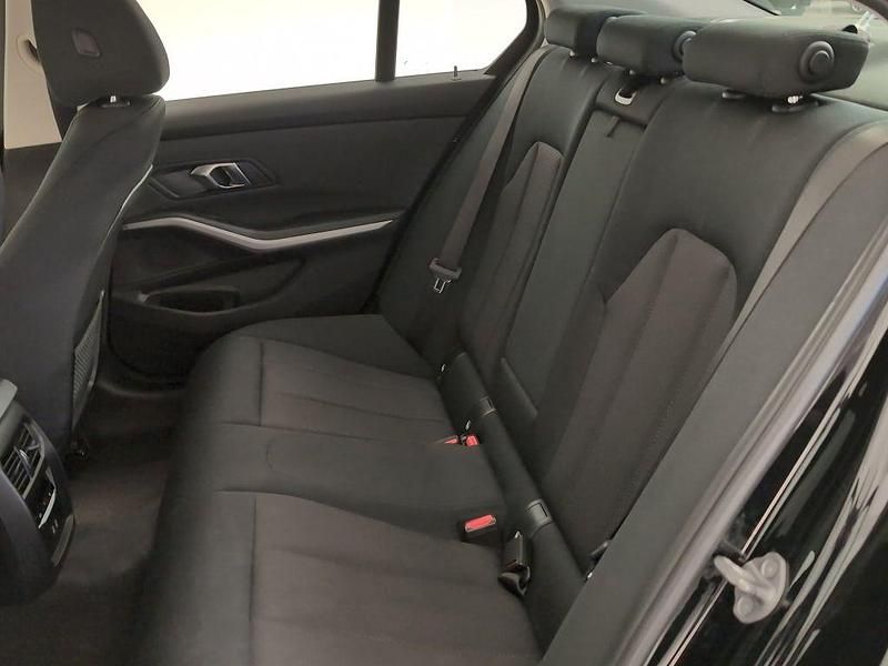Gebraucht BMW 320e 204 PS (150 kW) 2023 Schwarz uni Limousine