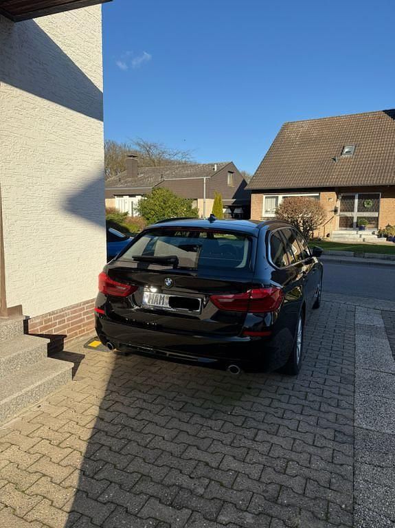 Gebraucht BMW 520 190 PS (139 kW) 2018 Schwarz Kombi