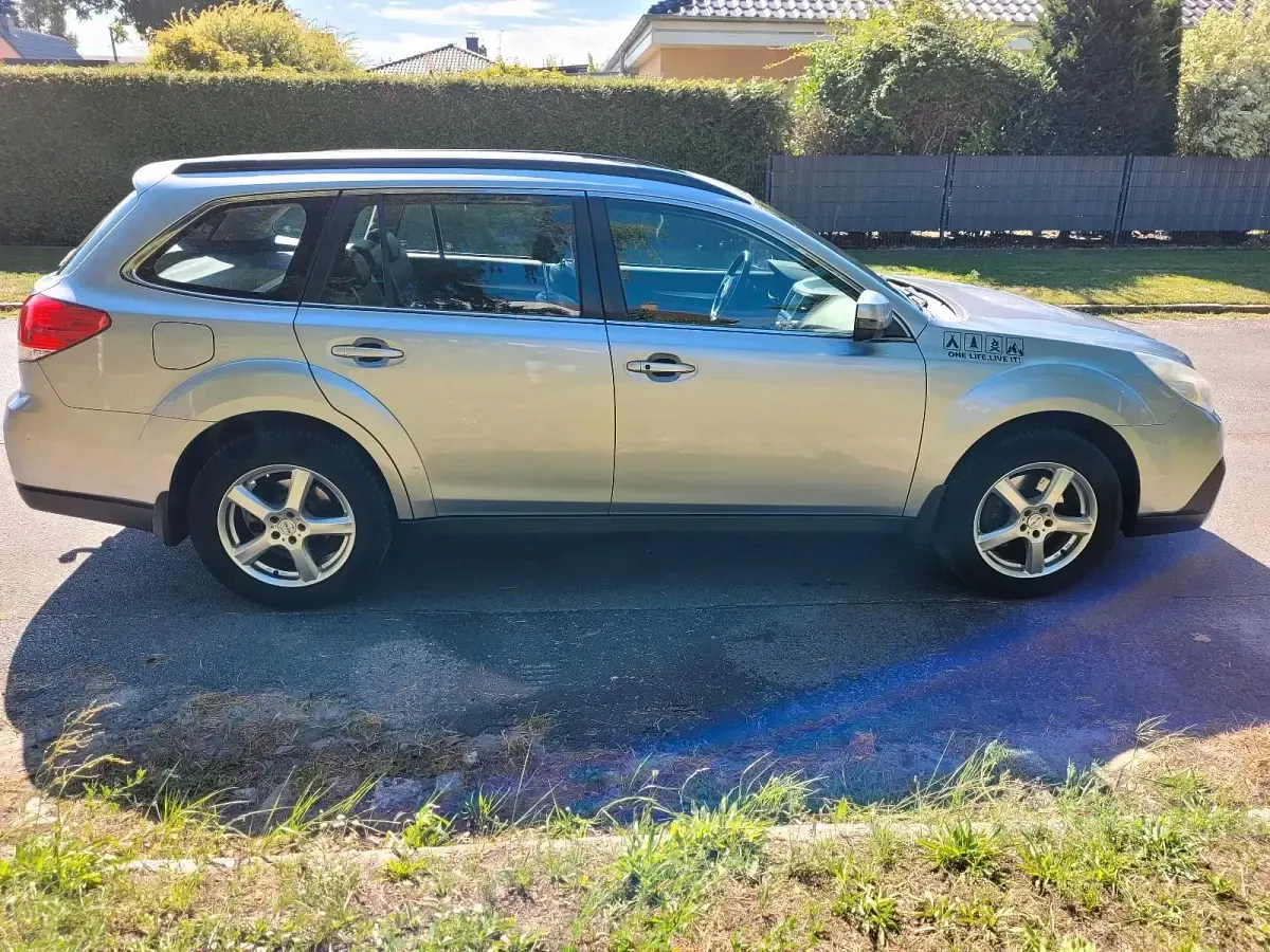 Gebraucht Subaru Outback 150 PS (110 kW) 2013 Silber Kombi