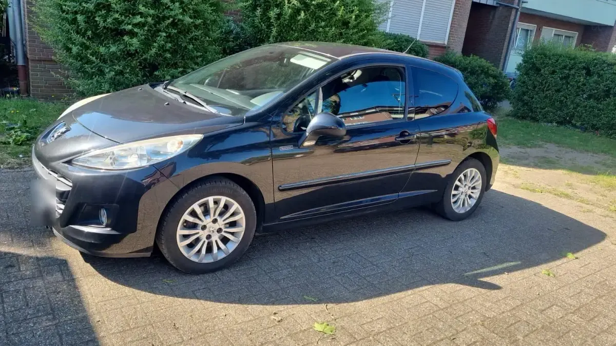 Gebraucht Peugeot 207 156 PS (114 kW) 2010 Schwarz Kleinwagen