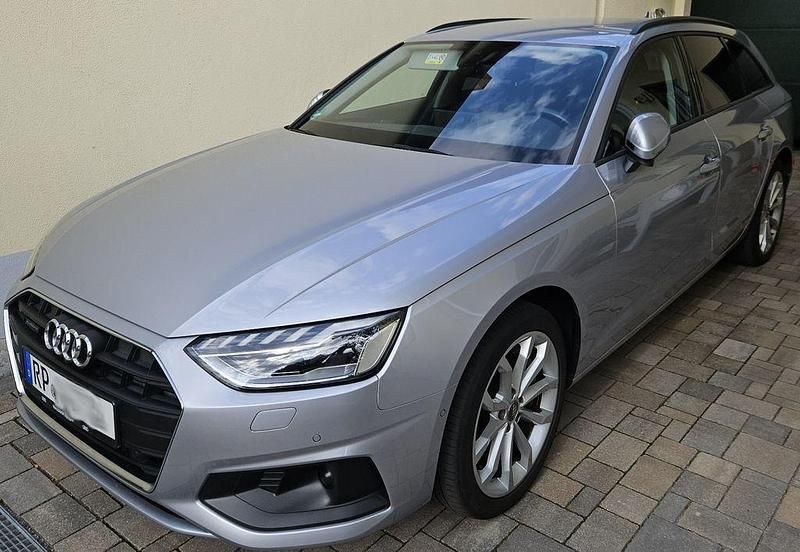 Silber Gebraucht 2020 Audi A4 Ambiente Kombi | 29.990 € (Guter Preis) - Bild 1/4