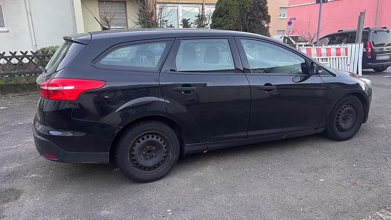 Usata Ford Focus 74 CV (54 kW) 2015 Nero Station wagon