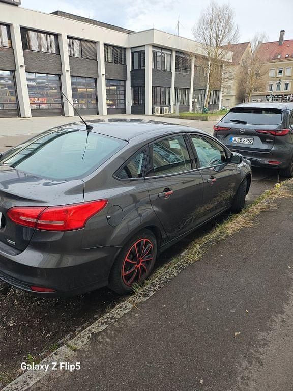 Gebraucht Ford Focus Trend 125 PS (91 kW) 2015 Schwarz Limousine