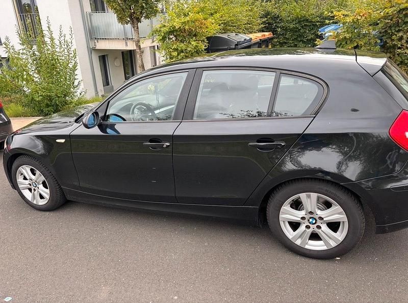 Gebraucht BMW 120 177 PS (130 kW) 2008 Schwarz Kleinwagen