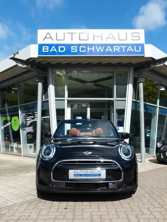 Gebraucht Mini One Cabriolet Classic 102 PS (75 kW) 2021 Midnight black metallic Cabrio