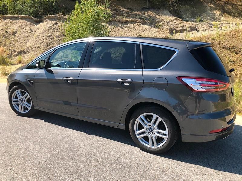 Gebraucht Ford S-MAX S 241 PS (177 kW) 2018 Grau Van / Kleinbus