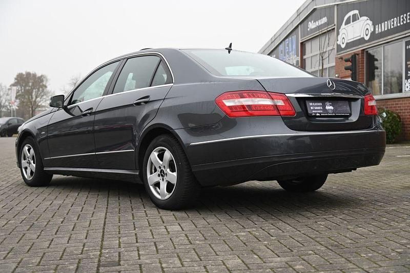 Gebraucht Mercedes E200 136 PS (100 kW) 2010 Grau Limousine