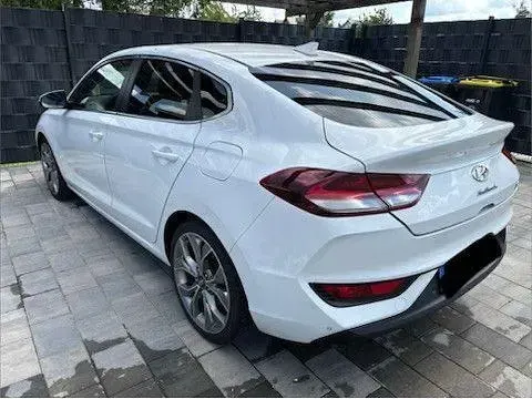 Gebraucht Hyundai i30 Trend 140 PS (102 kW) 2018 Weiß Limousine