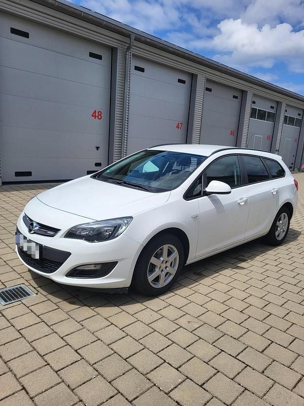 Weiß Gebraucht 2013 Opel Astra Kombi | 5.250 € (Guter Preis) - Bild 1/4