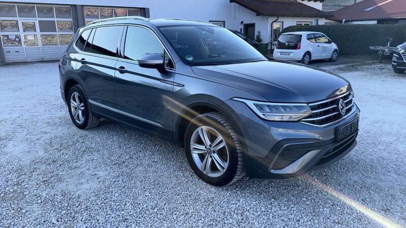 Grau Gebraucht 2022 VW Tiguan Allspace Life SUV | 28.400 € (Guter Preis) - Bild 1/4