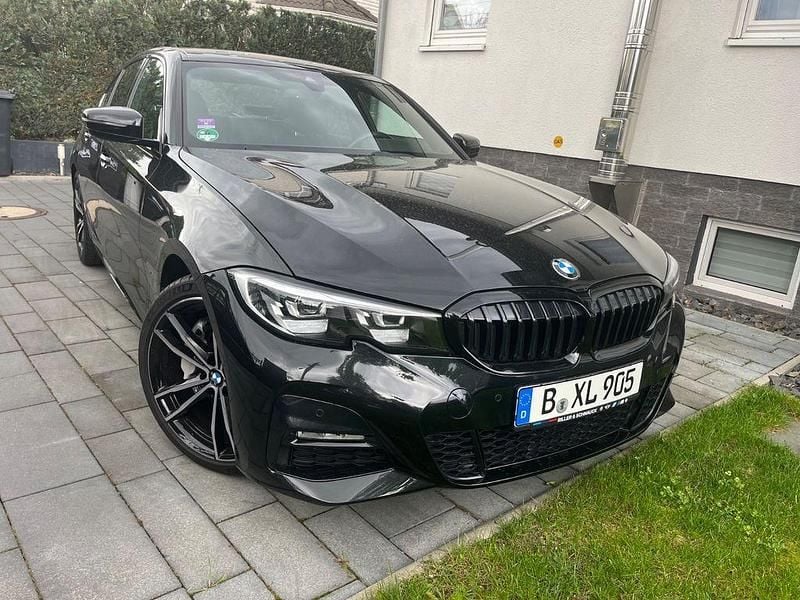 Schwarz Gebraucht 2022 BMW 330 M Sport Limousine | 35.799 € (Superpreis) - Bild 1/4