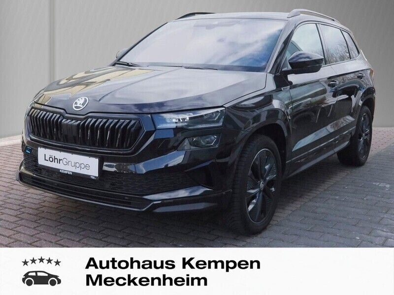 Schwarzmagic perleffekt Gebraucht 2024 Skoda Karoq SportLine SUV | 36.460 € (Fairer Preis) - Bild 1/4