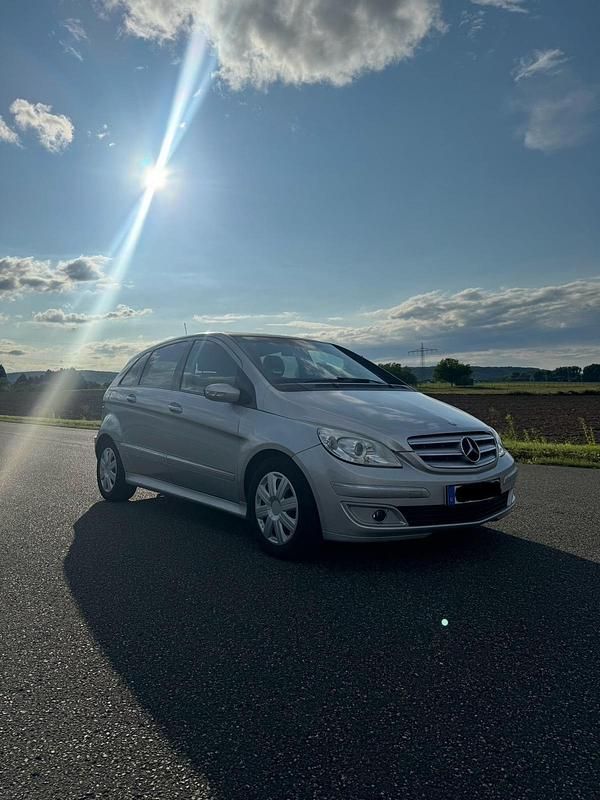 Silber Gebraucht 2008 Mercedes B180 Van / Kleinbus | 2.990 € (Guter Preis) - Bild 1/4