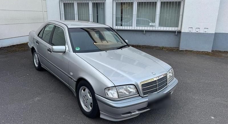 Gebraucht Mercedes C220 125 PS (91 kW) 1998 Silber Limousine