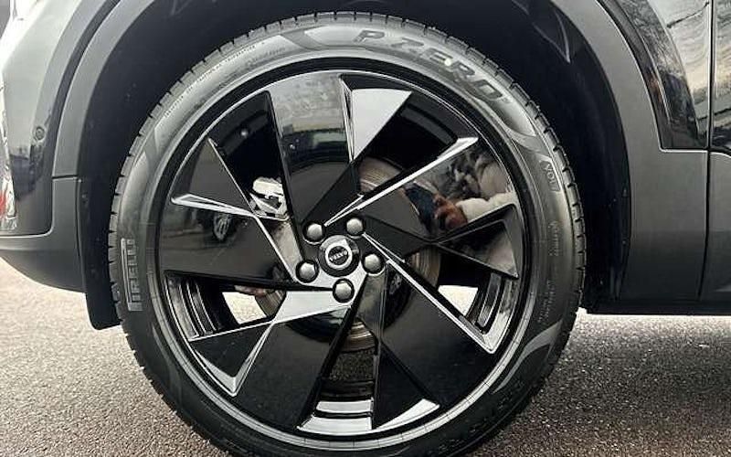 Gebraucht Volvo XC40 Plus 163 PS (119 kW) 2025 Onyx schwarz SUV