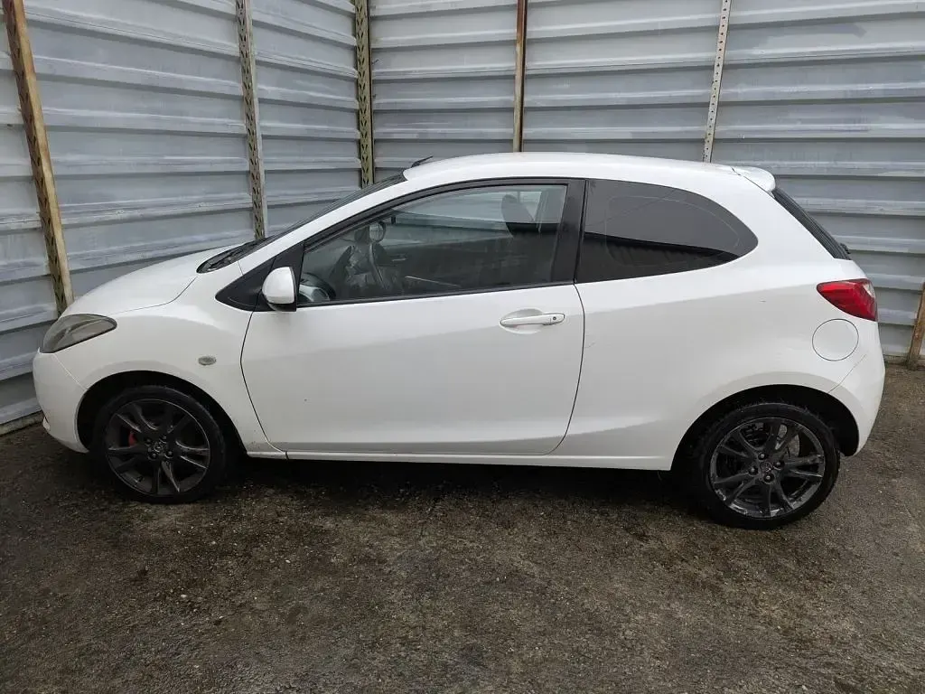 Usata Mazda 2 86 CV (63 kW) 2009 Bianco Utilitaria