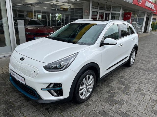 (swp) snow white pearl Gebraucht 2020 Kia e-Niro 2 SUV | 23.690 € (Fairer Preis) - Bild 1/4