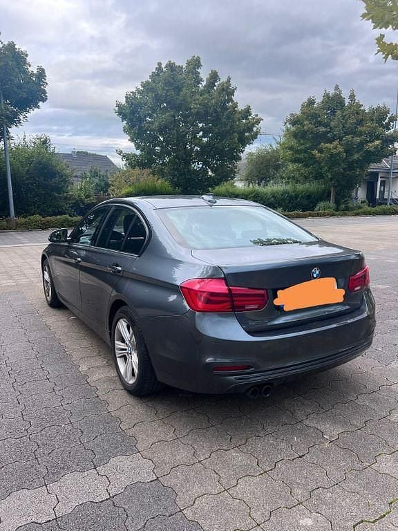 Grau Gebraucht 2015 BMW 320 Sport Line Limousine | 13.500 € (Guter Preis) - Bild 1/4