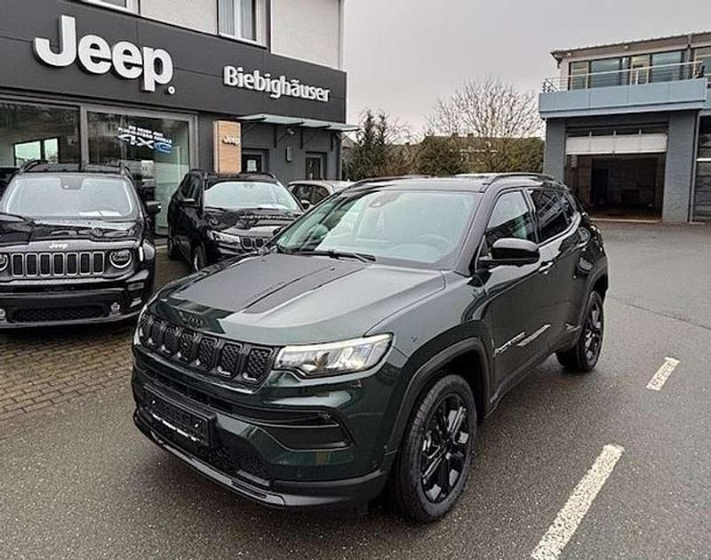 Neu Jeep Compass North 131 PS (96 kW) 2025 Grün SUV
