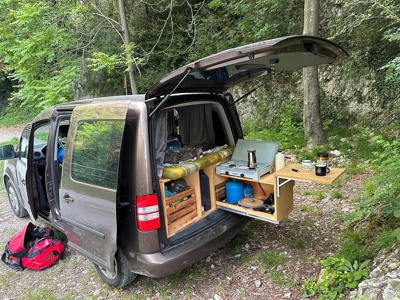 Gebraucht VW Caddy 105 PS (77 kW) 2011 Braun Van / Kleinbus