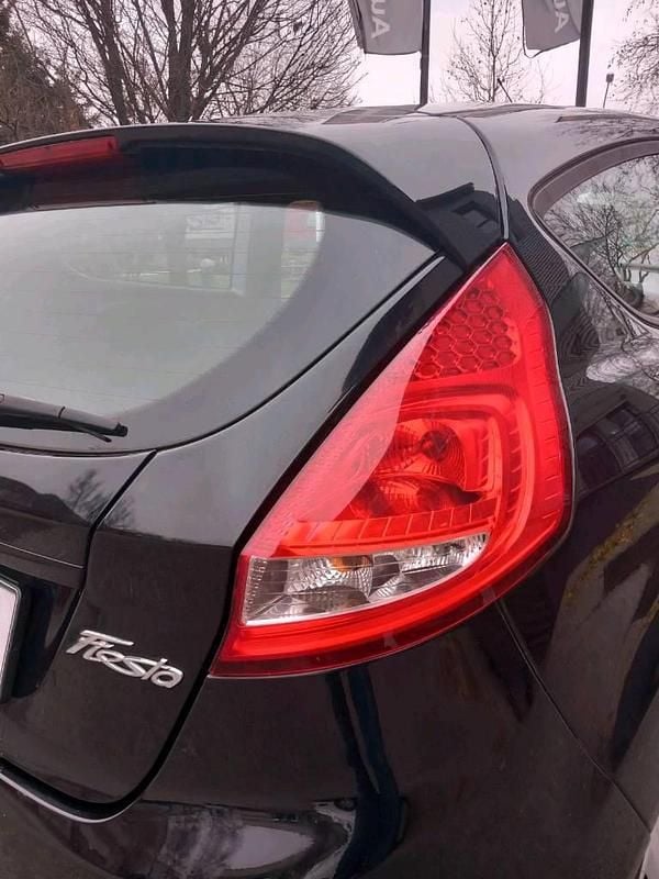 Gebraucht Ford Fiesta 82 PS (60 kW) 2011 Schwarz Kleinwagen