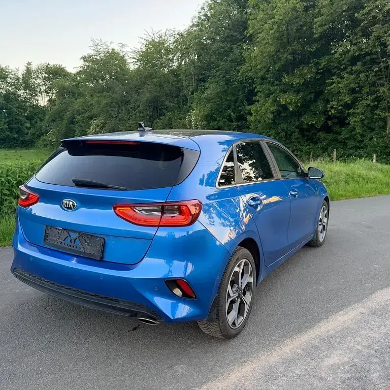 Gebraucht Kia Ceed 140 PS (102 kW) 2019 Blau Kleinwagen