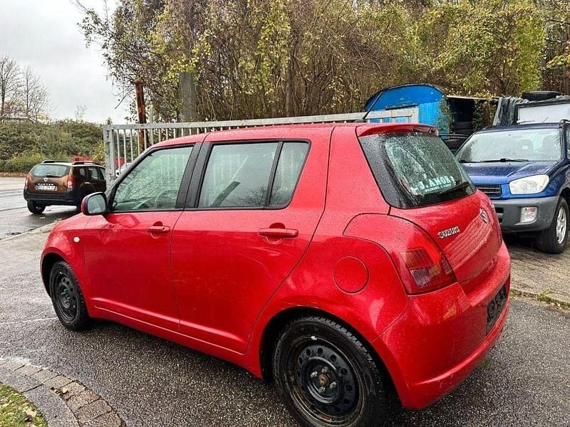Gebraucht Suzuki Swift Club 92 PS (67 kW) 2006 Rot Kleinwagen