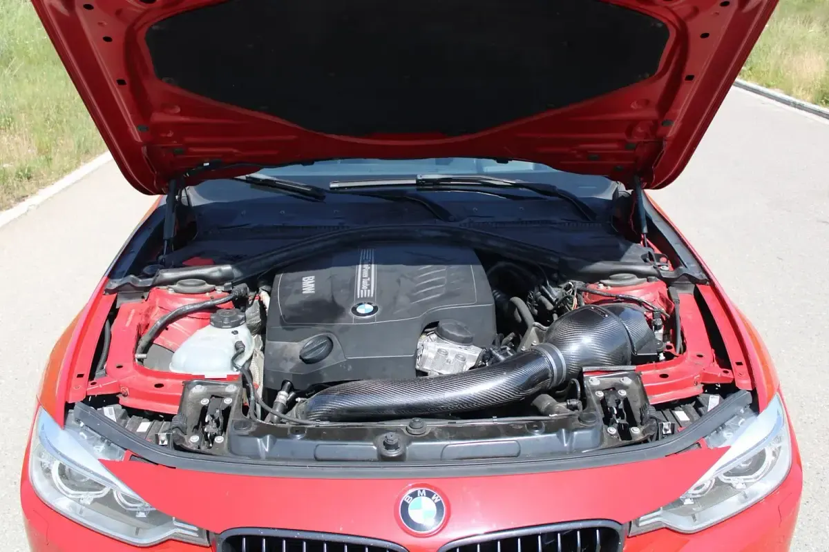 Gebraucht BMW 335 306 PS (225 kW) 2011 Rot Limousine