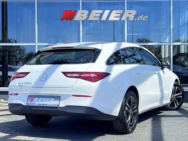 Weiß (polarweiss) Gebraucht 2023 Mercedes CLA200 Shooting Brake Kombi | 28.490 € (Guter Preis) - Bild 1/3