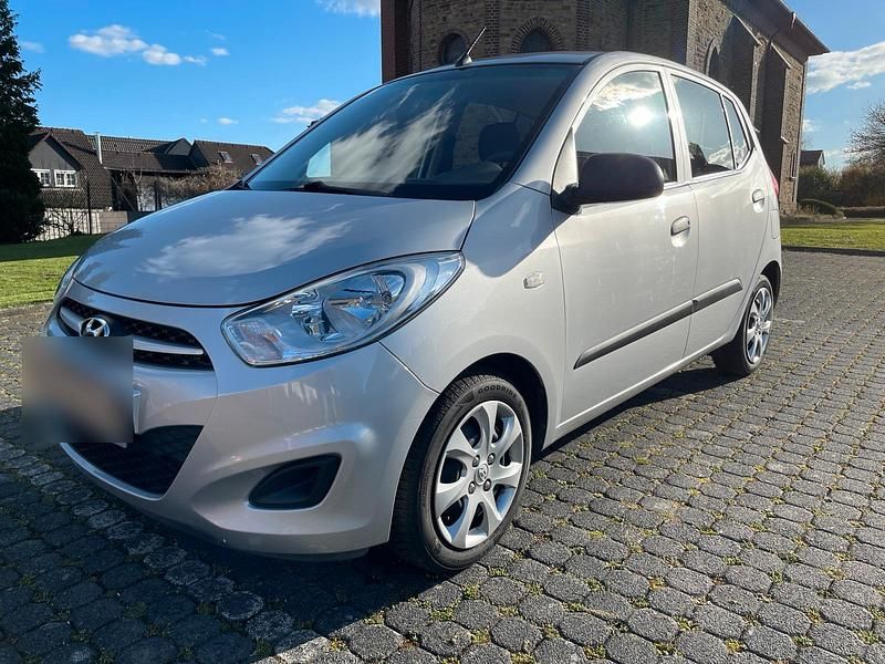 Gebraucht Hyundai i10 69 PS (50 kW) 2012 Silber Kleinwagen