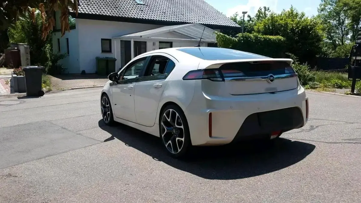 Gebraucht Opel Ampera 150 PS (110 kW) 2012 Weiß Kleinwagen