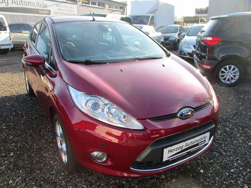 Gebraucht Ford Fiesta Titanium 97 PS (71 kW) 2009 Violett Limousine