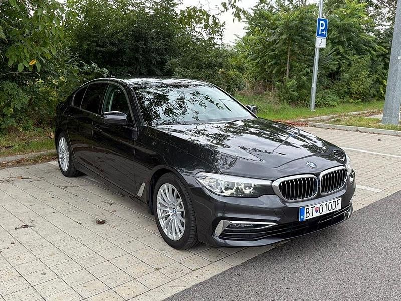 Grau Gebraucht 2019 BMW 530 Luxury Line Limousine | 33.700 € (Guter Preis) - Bild 1/4