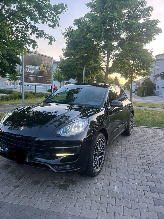 Schwarz Gebraucht 2017 Porsche Macan Turbo SUV | 42.400 € (Etwas zu teuer) - Bild 1/4