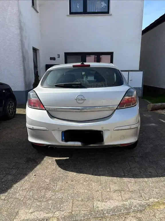 Gebraucht Opel Astra GTC 140 PS (102 kW) 2008 Grau Limousine