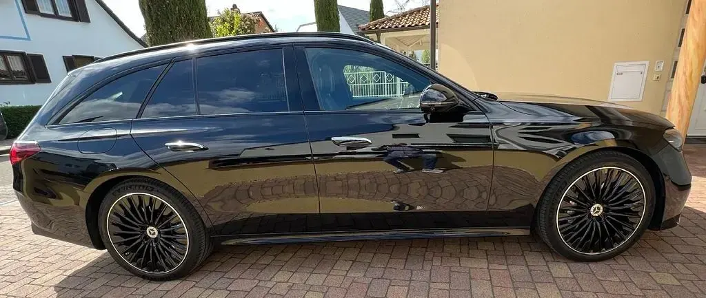 Gebraucht Mercedes E450 AMG Line Premium 367 PS (269 kW) 2025 Schwarz Limousine