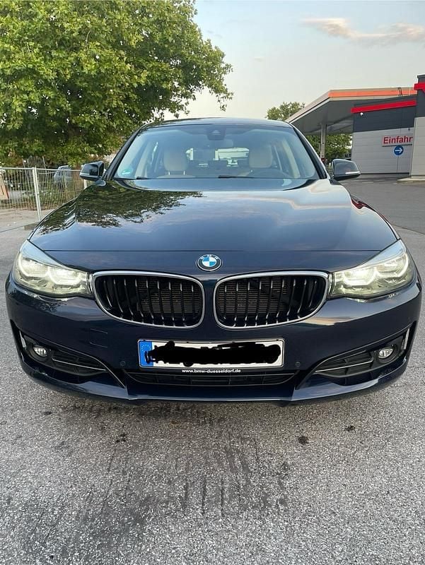 Blau Gebraucht 2019 BMW 320 Gran Turismo Sport Line Limousine | 18.500 € (Fairer Preis) - Bild 1/4