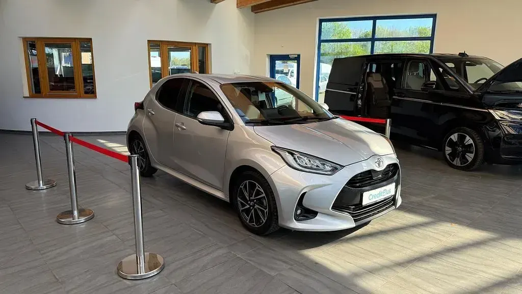 Gebraucht Toyota Yaris 125 PS (91 kW) 2021 Silber (metallic) Kleinwagen