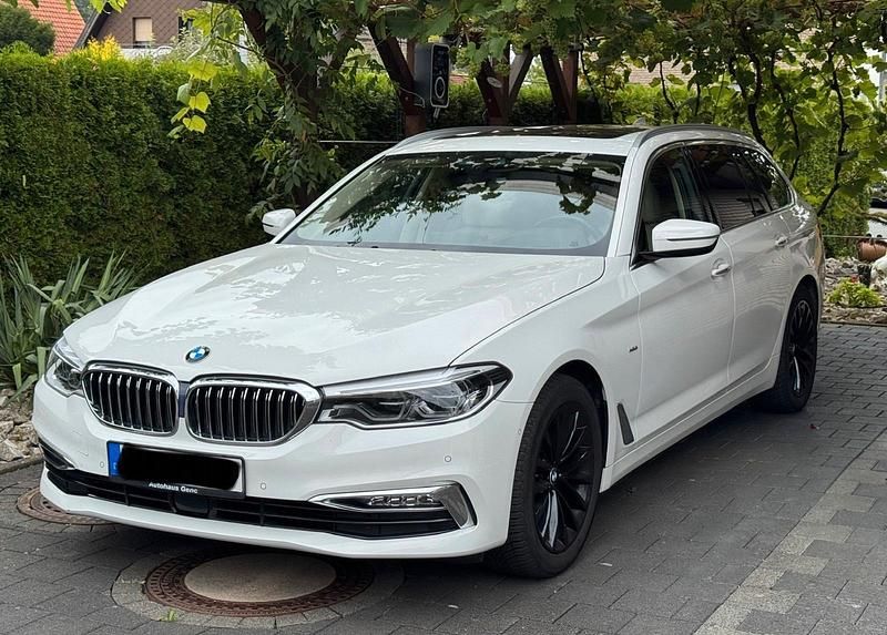 Weiß Gebraucht 2017 BMW 520 Luxury Line Kombi | 24.000 € (Teuer) - Bild 1/4