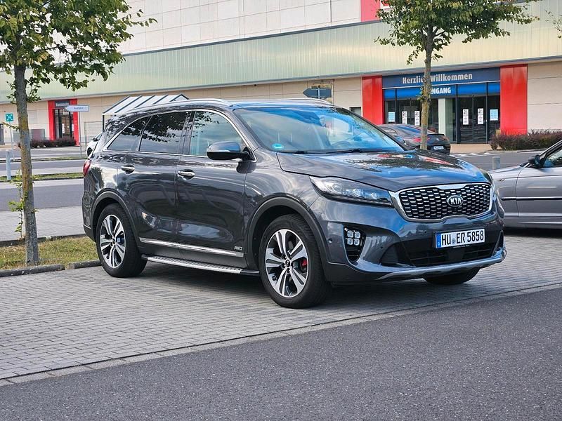 Grau Gebraucht 2018 Kia Sorento GT-Line SUV | 23.350 € (Fairer Preis) - Bild 1/4