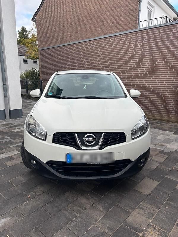 Weiß Gebraucht 2012 Nissan Qashqai SUV | 5.999 € (Fairer Preis) - Bild 1/4