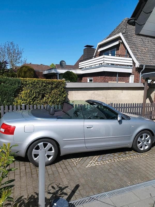 Second-hand Audi A4 170 CP (125 kW) 2003 Argintiu Cabrio