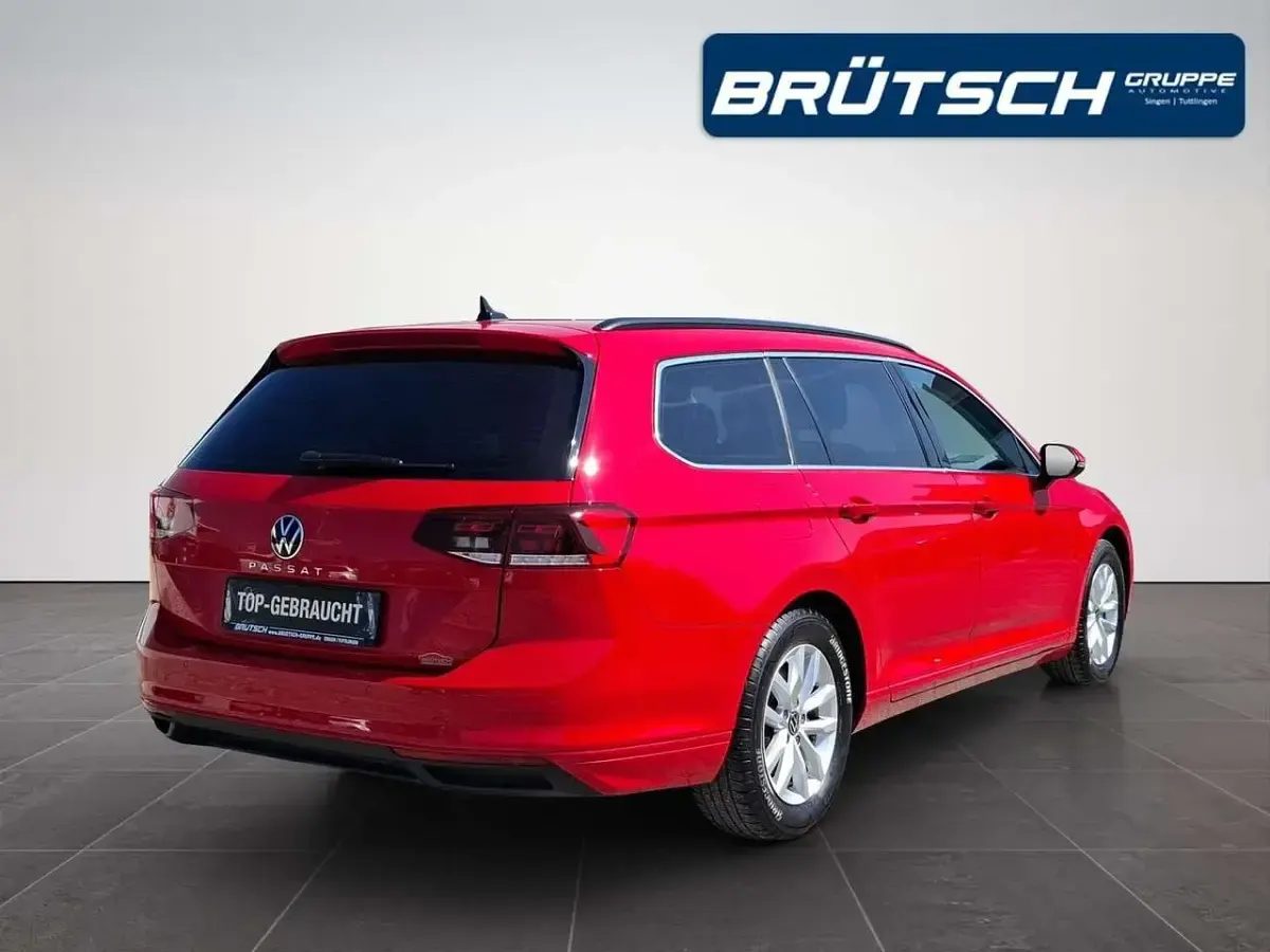 Gebraucht VW Passat Business 122 PS (89 kW) 2023 Tornadorot Kombi