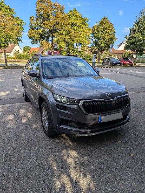 Silber Gebraucht 2022 Skoda Kodiaq Tour SUV | 26.999 € (Superpreis) - Bild 1/4