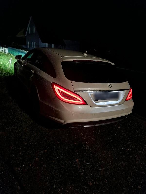 Weiß Gebraucht 2013 Mercedes CLS350 AMG Kombi | 12.000 € (Guter Preis) - Bild 1/4