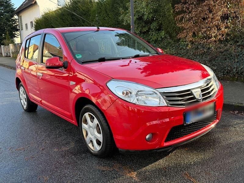 Rot Gebraucht 2010 Dacia Sandero Limousine | 1.649 € (Guter Preis) - Bild 1/4