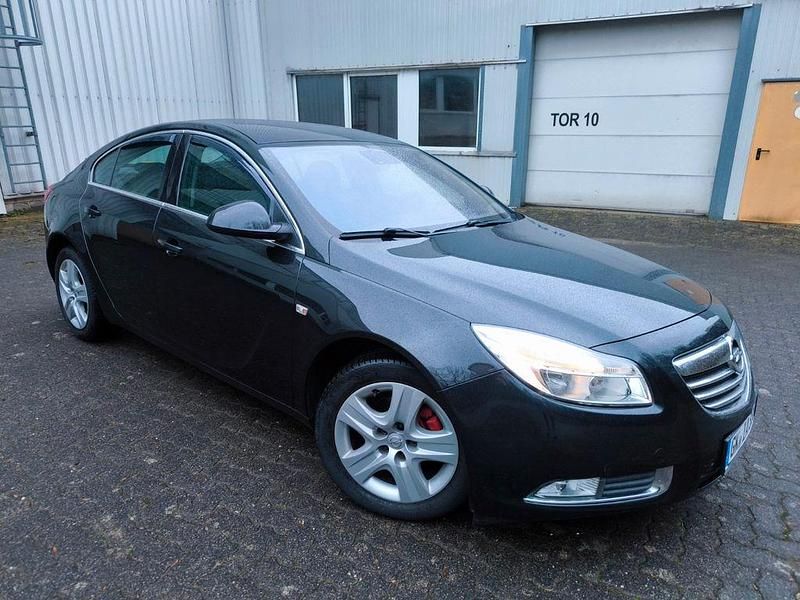 Grau Gebraucht 2010 Opel Insignia Limousine | 5.700 € (Fairer Preis) - Bild 1/4